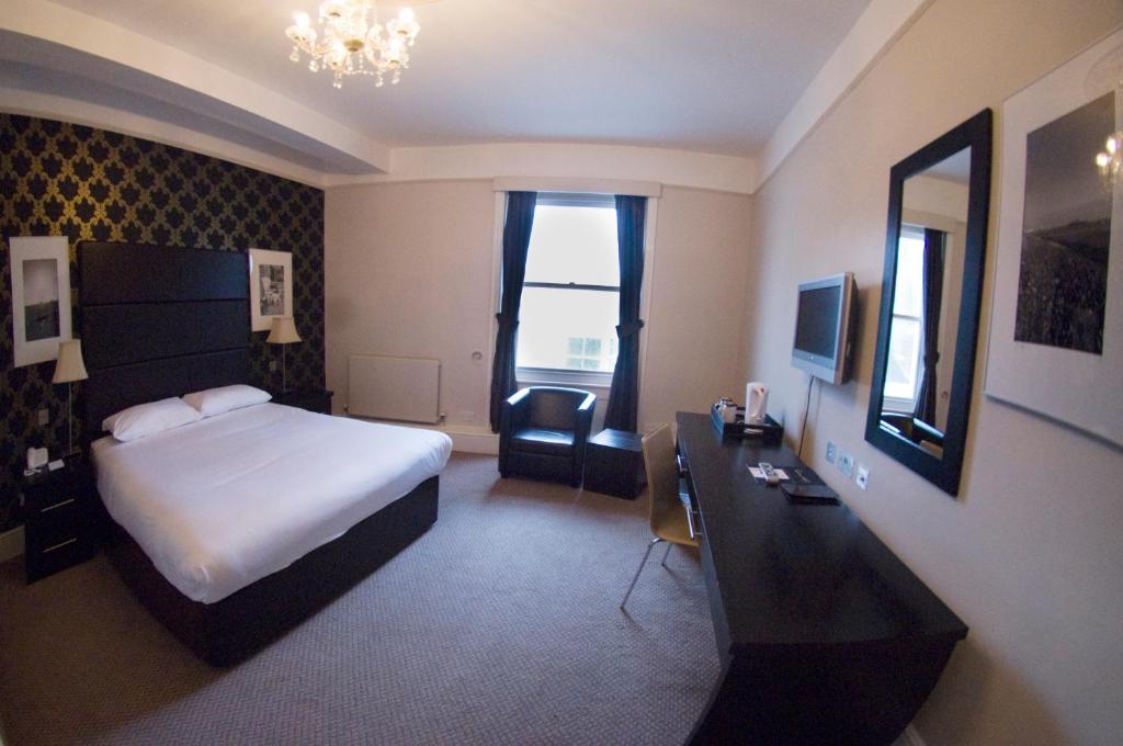 Queens Hotel & Spa Brighton Room photo